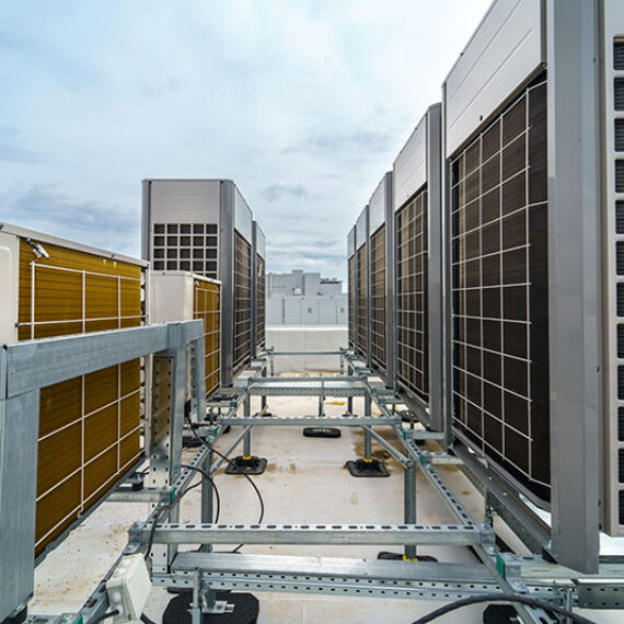 Commercial HVAC Energy Optimisation - Large HVAC system on the roof of a commercial building